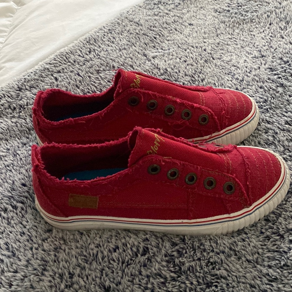 Red Blowfish can verse style shoe